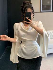 DAZY Áo kiểu nữ bằng vải satin bóng in hoa, kiểu dáng thanh lịch, ôm sát, tay loe, xẻ cao, thích hợp mặc đi nghỉ mát, đi làm, tay dài, mùa xuân/hè. - Màu be - Xem 11