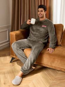 Manfinity Underwear&Sleepwear Basics 男士休闲字母植绒抓绒套头卫衣和长裤家居服套装（2件套），秋冬季，蓬松舒适睡衣