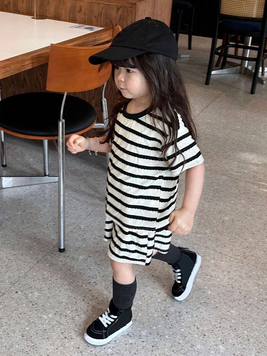 DAZY 2pcs/Set Baby Girl Round Neck Striped Korean Style Short Sleeve T-Shirt And Shorts Set Summer Baby Girls Clothes - Black and White - View 1