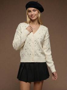 Muvela Cardigan tricoté élégant orné de diamants pour femmes, chaud et confortable, style vintage chic, convient pour Noël, rassemblement de sœurs, thé de l'après-midi, fête d'anniversaire, article élégant et doux pour l'automne/l'hiver, rendez-vous de la Saint-Valentin - Blanc - Voir 1