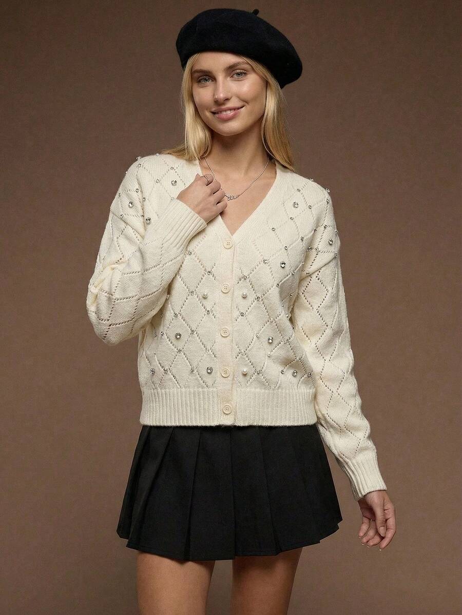 Muvela Cardigan tricoté élégant orné de diamants pour femmes, chaud et confortable, style vintage chic, convient pour Noël, rassemblement de sœurs, thé de l'après-midi, fête d'anniversaire, article élégant et doux pour l'automne/l'hiver, rendez-vous de la Saint-Valentin - Blanc - Voir 1
