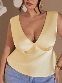 SHEIN BAE Plus Size Elegant Sexy Solid Deep V-Neck Christmas Top, ,Christmas Party Top,Thanksgiving - Yellow - View 1