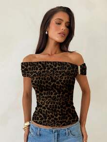 Aloruh Sexy Leopard Print Metal Decor Asymmetric Shoulder Knit T-Shirt, Leopard Print Top, Suitable For Elegant Dates, Airport Outfits, Y2K Top Cheetah Top Off Shoulder Top Women Sexy Tops - White - View 3