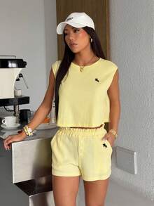 SHEIN EZwear 女士夏季休闲套装 黄色刺绣女士休闲套装 女士短裤套装 两件套 女士黄色短裤套装 黄色套装 女士黄色套装 黄色两件套 - 鵝黃色 - 查看 5