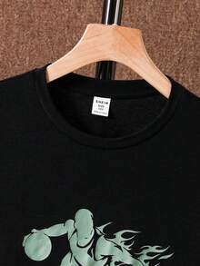 SHEIN 男童篮球运动员印花短袖T恤和运动工装短裤两件套休闲套装，适合夏季日常穿着，适合上学、旅行、运动，也适合春夏季节穿着。 - 黑色 - 查看 4