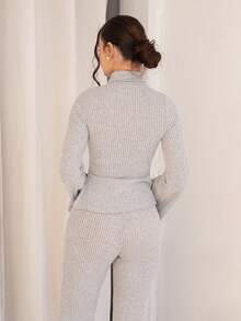 Andrea Bello 新款女式高领罗纹针织抓绒不对称金属装饰喇叭袖上衣和喇叭裤两件套，适合日常穿着，优雅青春，秋冬 - 灰色 - 查看 2