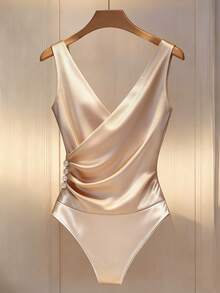 Franclia 时尚新款简约纯色亮面交叉V领褶皱装饰纽扣无袖修身显瘦优雅女士连体衣