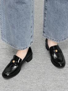 CUCCOO BIZCHIC 复古小皮鞋 圆头粗跟套脚鞋 女士山茶花金属扣简约百搭乐福鞋 女士通勤鞋