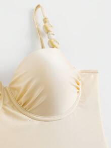 Ensemble de maillot de bain 3 pièces pour femmes Swim Oasis : Maillot de bain une pièce beige avec armatures, bretelles spaghetti et décolleté en V, garniture volantée réglable sur les côtés, jupe amovible en maille décorée de métal - Nude - Voir 7