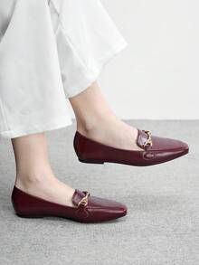 CUCCOO BIZCHIC 女士方头平底黑色金属扣套脚乐福鞋，轻便舒适，适合圣诞节通勤穿着 - 錦上添花酒紅 - 查看 2
