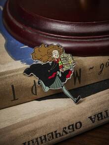 HARRY POTTER X SHEIN 1枚时尚女士可爱卡通人物图案胸针，奢华小众，休闲时尚，适合派对、音乐会/节日等场合 - 白金 - 查看 3