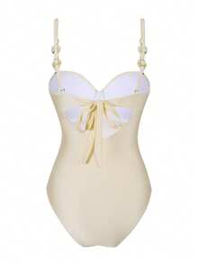 Ensemble de maillot de bain 3 pièces pour femmes Swim Oasis : Maillot de bain une pièce beige avec armatures, bretelles spaghetti et décolleté en V, garniture volantée réglable sur les côtés, jupe amovible en maille décorée de métal - Nude - Voir 5