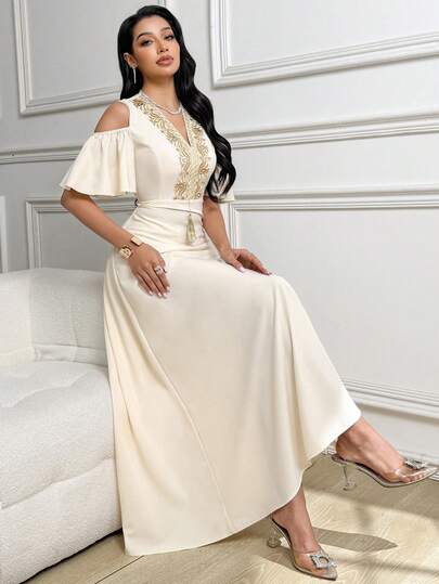 Al Najma Vestido elegante y conservador de estilo árabe para mujer con cuello en V, volantes, decoración de colgante, hombros con lazo, mangas cortas y cintura ceñida