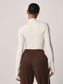 MISSGUIDED 高领长袖罗纹运动连体衣，胸前印花，非常适合休闲运动和训练活动 - 奶油白 - 查看 2