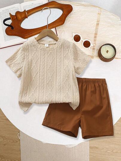 SHEIN Set de 2 piezas de camiseta de manga corta y pantalones cortos a rayas de gofre para niños pequeños, diseñado para niños pequeños activos, hecho de tela de gofre premium