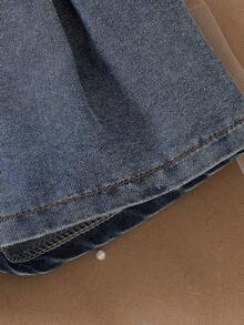 SHEIN 女婴韩版时尚夏季新款3D立体花卉装饰套装，吊带背心+可爱蝴蝶结牛仔短裤两件套，甜美可爱的夏季装扮 - 藍白色 - 查看 7