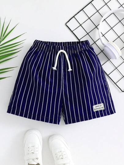 SHEIN 1 st. shorts med randigt tryck för unga pojkar, avslappnade, minimalistiska sportiga semestershorts, lämpliga för vardagsbruk, semester, resor, avkoppling, solbad, vår/sommar