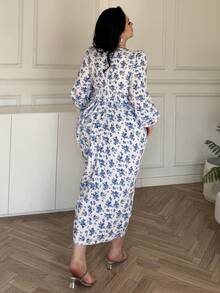 Vibekara Đầm midi cỡ lớn cổ vuông xếp nếp họa tiết hoa nhí, đầm hoa kiểu vintage thanh lịch cho mùa lễ hội - Xanh và trắng - Xem 2