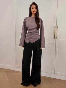 Aloruh 女士秋冬新款时尚通勤腰部褶皱不对称下摆长喇叭袖V领套头衫 - 淺灰紫 - 查看 3