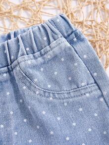 SHEIN Vintaside Kids 女婴水洗中蓝色牛仔短裤，可爱甜美休闲度假时尚设计，百搭基础款四口袋设计，松紧腰带，荷叶边下摆，蕾丝花边，波点印花，无弹力棉质牛仔面料，柔软舒适，适合日常穿着、聚会、上学、通勤，春秋季新品上市。 - 中等水洗藍 - 查看 7