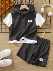 2件組男孩夏季運動休閒套裝，包含炭灰色華夫格紋連帽背心、白色短袖T恤與配套短褲 - 深灰色 - 查看 3