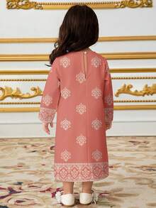 SHEIN 淡紫色、柔和的芋紫色、传统优雅高贵的金色复古印花，女婴休闲简约传统阿拉伯连衣裙，适合春夏日常穿着、节日庆典、外出游玩，优雅高贵的长袖阿拉伯长裙，祈祷长袍，舒适易穿，休闲装，度假风，端庄长袍，女婴长袍 - 白色 - 查看 2