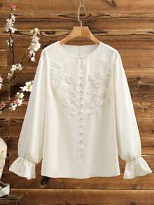 Lacomfia Blusa plus size de cetim com mangas compridas, gola redonda, detalhes em renda 3D, mangas flare, elegante e graciosa. - Damasco - Ver 1