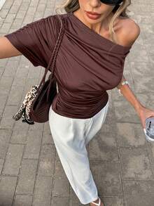 Serisse Áo thun nữ thanh lịch màu trơn, cổ lệch vai, eo thắt, thích hợp cho mùa hè. - màu nâu - Xem 7