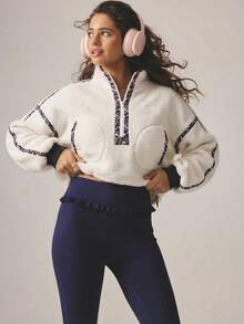 Aralina 秋冬休闲半拉链印花蓬松抓绒卫衣，内置抽绳，适合健身、运动和机场穿着，舒适百搭。 - 白色 - 查看 4