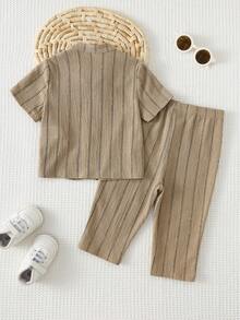 Cozy Pixies 2 Peças Conjunto de Cardigan de Manga Curta de Gola Redonda Versátil e Calça de Cintura Elástica em Cor Sólida e Textura Listrada para Bebê Menino - Caqui - Visão 3