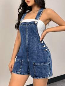 SHEIN Pantalones cortos de peto de mezclilla de unicolor con botones laterales para adolescentes, mono de verano para el Día de San Valentín, vestido de primavera para mujeres para el Día de San Valentín, vestido de cumpleaños elegante, vestidos de playa y vacaciones para mujeres, mono de verano casual holgado con detalles de bolsillo - Azul lavado oscuro - Ver 1