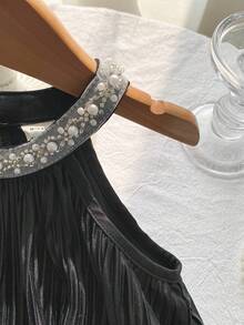 SHEIN Bộ áo liền thân không tay màu trắng xếp ly đính ngọc trai thanh lịch và dễ thương cho bé gái sơ sinh, đa năng cho mùa hè. - màu đen - Xem 5