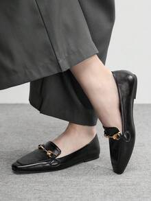 CUCCOO BIZCHIC 女士方头平底黑色金属扣套脚乐福鞋，轻便舒适，适合圣诞节通勤穿着 - 錦上添花黑 - 查看 4