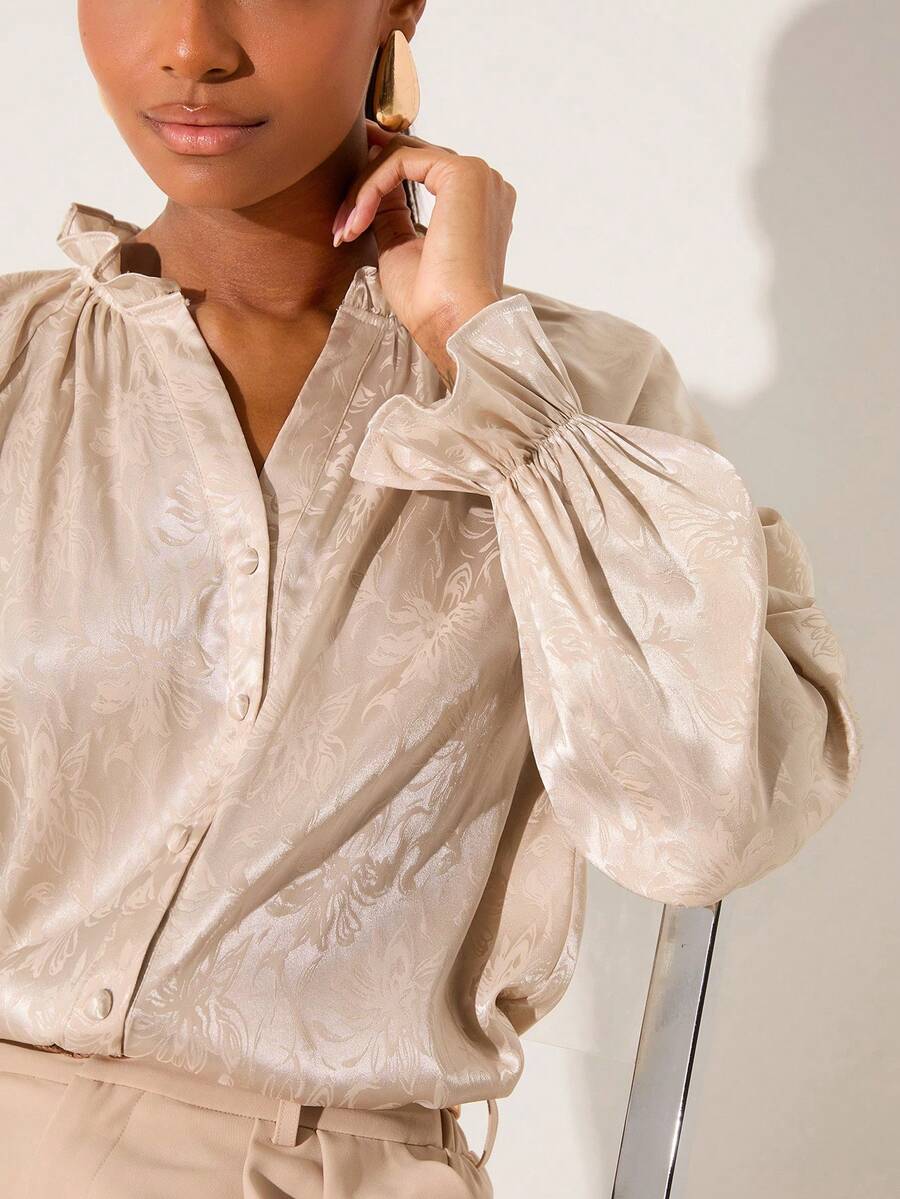 Lilora 女士优雅提花前襟纽扣荷叶边长袖衬衫，女士精致优雅春夏款缎面提花真丝衬衫 - 卡其色 - 查看 1