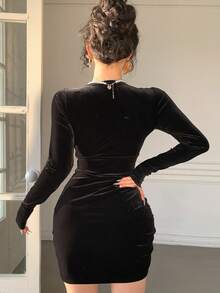 DAZY Women's Solid Color V-Neck Ruched Fitted Long Sleeve Dress - Black - View 3