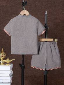 SHEIN 儿童男童斋月长袍，传统阿拉伯服饰，开斋节礼服，休闲拼接撞色圆领半拉链短袖衬衫短裤套装，适合春夏季节、外出、情人节、约会、旅行、度假、家庭聚会、返校季、婚礼季、晚宴、生日派对等场合。 - 彩色 - 查看 4
