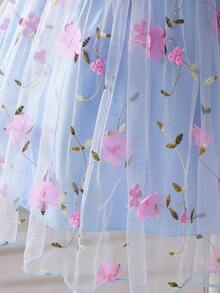 SHEIN Glamorique Kids 女童优雅甜美可爱圆领短袖罗纹面料收腰3D网纱刺绣A字时尚公主裙，适合节日派对、度假、夏季穿着 - 藍色 - 查看 8