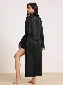 Hourtrue Jubah Panjang Satin Hitam Elegan untuk Wanita, Hiasan Renda Lembut, Lengan Lonceng, Dengan Sabuk, Halus dan Nyaman, Cocok untuk Digunakan di Rumah, Musim Gugur, Musim Dingin - Hitam - View 2