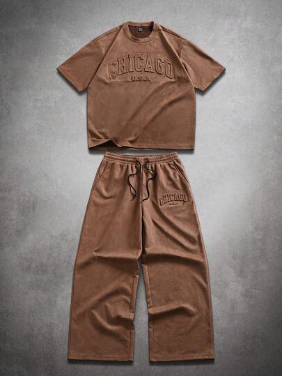 STYNVO Set de 2 piezas de hombre de alta calidad en color café con tela de ante sintético, camiseta de cuello redondo de manga corta con estampado en relieve y pantalones con cordón y cintura elástica, adecuado para uso casual, cenas, reuniones con amigos, oficina sencilla, compras, conducir, viajes de negocios, excelente para uso personal o regalo a amigos