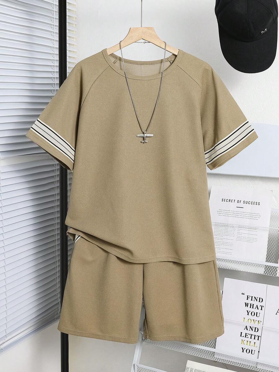 Mirajuku 2件套青少年男童街头休闲短袖T恤短裤套装，适合时尚男孩 - 棕色 - 查看 1