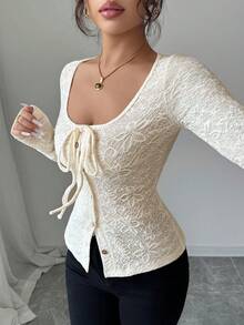 SHEIN PETITE 白色花卉優雅秋季早午餐女款蕾絲上衣，法式甜辣風U領抽繩長袖T恤，高腰象牙色襯衫內搭，適合嬌小女性 - 杏色 - 查看 1