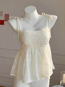 Comfortcana Áo Camisole dệt màu trắng thời trang mới về mùa Xuân/Hè 2026 dành cho nữ, áo mùa hè cho nữ, áo dự tiệc, áo đi biển, áo thanh lịch cho nữ đi nghỉ mát, áo thường ngày cho nữ, áo phong cách Y2K những năm 2000, áo trắng, trang phục đi nghỉ mát cho nữ, phong cách thường ngày Mỹ, ngày Valentine, lễ hội, thư giãn tại nhà, bãi biển, kỳ nghỉ hè cho nữ, kỳ nghỉ xuân, kỳ nghỉ hè cho nữ, lễ tốt nghiệp, tiệc cưới, lễ cưới, kỳ nghỉ thanh lịch, áo thường ngày cho nữ, kỳ nghỉ biển cho nữ, áo đi nghỉ hè màu mơ thêu, áo đi nghỉ mát. - Màu be - Xem 4