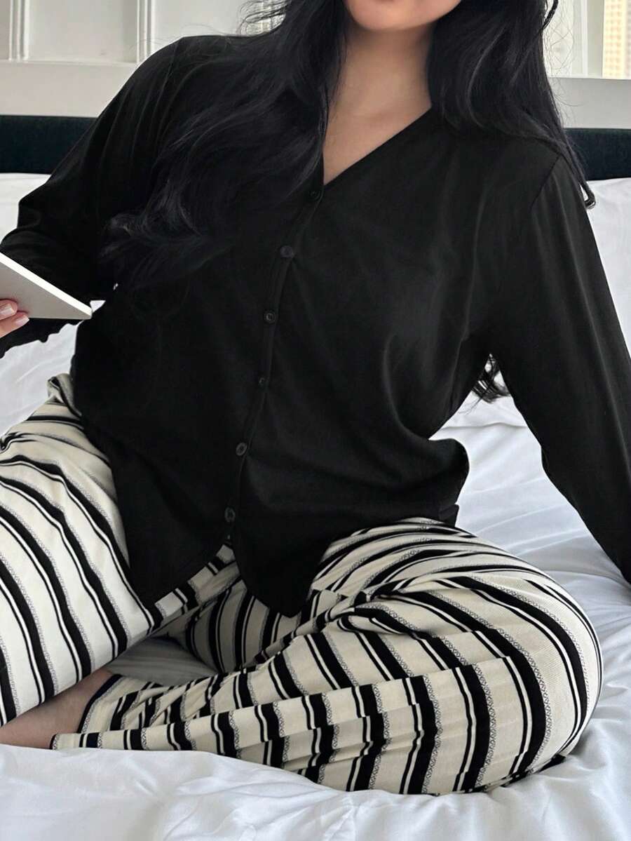 Dazy Plus Set de 2 buc pijamale casual pentru femei, mărime plus, cardigan cu decolteu în V lejer, culoare solidă, și pantaloni cu dungi, potrivit pentru lenjerie de casă sau îmbrăcăminte de exterior