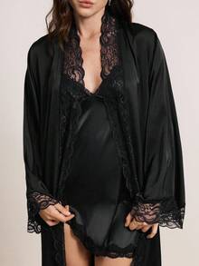 Hourtrue Jubah Panjang Satin Hitam Elegan untuk Wanita, Hiasan Renda Lembut, Lengan Lonceng, Dengan Sabuk, Halus dan Nyaman, Cocok untuk Digunakan di Rumah, Musim Gugur, Musim Dingin - Hitam - View 3