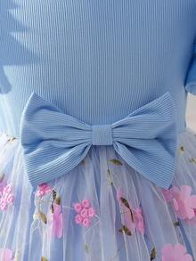 SHEIN Glamorique Kids 女童优雅甜美可爱圆领短袖罗纹面料收腰3D网纱刺绣A字时尚公主裙，适合节日派对、度假、夏季穿着 - 藍色 - 查看 6