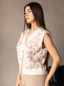 Andrea Bello Autumn/Winter Casual Leopard Print V-Neck Sweater Vest Cheetah - Multicolor - View 3