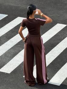 Muchica 女士条纹拼接圆领短袖T恤和阔腿裤休闲两件套 - 咖啡棕 - 查看 2