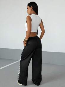 SHEIN HypeZone 2000 年代风格 Y2K 灵感女士休闲街头风两件套：印花背心和裤子 - 黑與白 - 查看 2