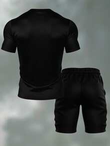 Manfinity Sport Corelite Costum sport pentru bărbați, cu imprimeu grafic, guler rotund, mânecă scurtă și pantaloni scurți cu buzunare oblice