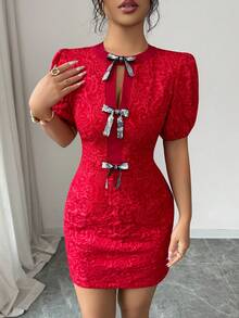 Rafferiza Đầm ngắn nữ cổ chữ V tay phồng phối nơ, chất liệu jacquard. - Đỏ - Xem 4